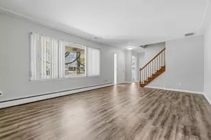 721 Piccadilly Rd, Kalamazoo, MI 49006 - Photo 6