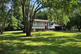 8739 Coyle Dr, Pinckney, MI 48169 - Photo 2