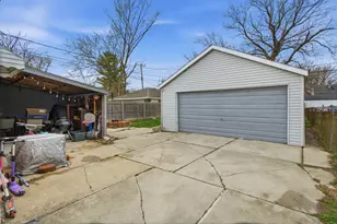 24657 Flower Ave, Eastpointe, MI 48021 - Photo 22