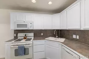 12265 S Crystal Waters Dr, Holland, MI 49424 - Photo 8
