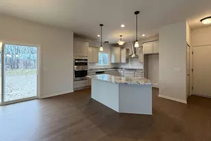 1246 Plum Grove Dr, Monroe, MI 48161 - Photo 2