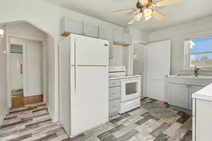 154 Lamora Ave, Battle Creek, MI 49037 - Photo 6