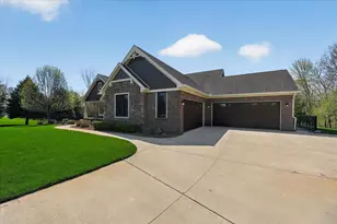 3790 Timber Green Ct, Howell, MI 48843 - Photo 4