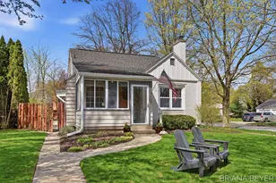 1757 Warwick Rd SE, East Grand Rapids, MI 49506 - Photo 44