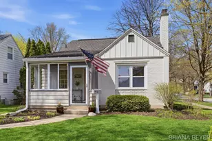 1757 Warwick Rd SE, East Grand Rapids, MI 49506 - Photo 2