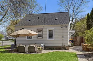 1757 Warwick Rd SE, East Grand Rapids, MI 49506 - Photo 36