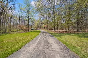 4796 Naomi Ln, Saint Joseph, MI 49085 - Photo 2