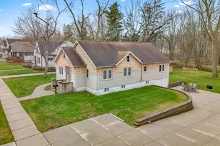 90 Rippon Ave, Hillsdale, MI 49242 - Photo 2