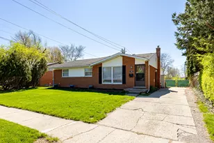 350 Hollywood Dr, Saline, MI 48176 - Photo 2