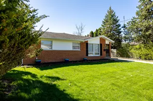 350 Hollywood Dr, Saline, MI 48176 - Photo 4