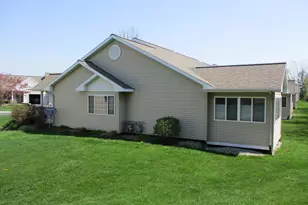 1096 Fountain View Cir, Holland, MI 49423 - Photo 4