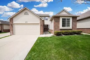 2791 N Moonglow Ct N, Hartland, MI 48353 - Photo 2
