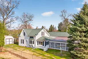 325 Ackerson Lake Dr, Jackson, MI 49201 - Photo 2