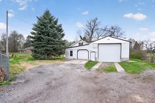 325 Ackerson Lake Dr, Jackson, MI 49201 - Photo 12