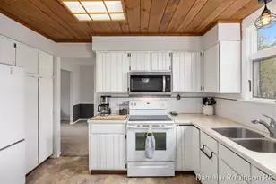 3460 Sunnyhill St NE, Rockford, MI 49341 - Photo 10