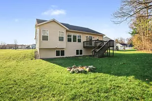 2041 Juniper Cir, Muskegon, MI 49445 - Photo 14