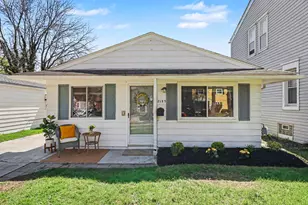 2189 Ridgemont Rd, Grosse Pointe Woods, MI 48236 - Photo 2