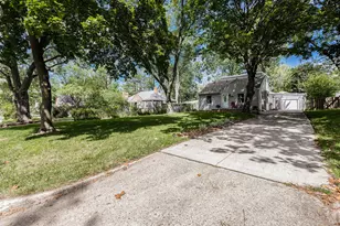 2657 Elmwood Ave, Ann Arbor, MI 48104 - Photo 2