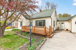 1047 Arthur Dr, Troy, MI 48083 - Photo 2