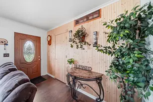 220 Meadow Ln, Jackson, MI 49203 - Photo 2