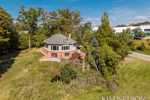 925 S Lake St, Whitehall, MI 49461 - Photo 2