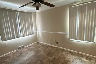 24235 Lexington Ave, Eastpointe, MI 48021 - Photo 10