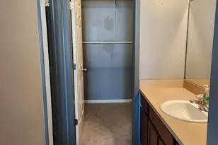 23668 Northstone Village Dr, Taylor, MI 48180 - Photo 16