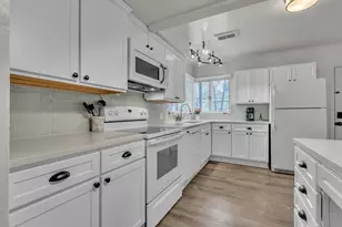 803 Barton Dr, Ann Arbor, MI 48105 - Photo 12