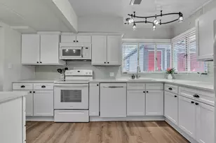 803 Barton Dr, Ann Arbor, MI 48105 - Photo 16
