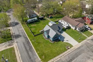 636 E Colfax St, Hastings, MI 49058 - Photo 8