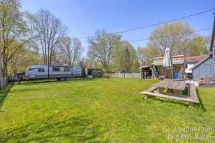 636 E Colfax St, Hastings, MI 49058 - Photo 6