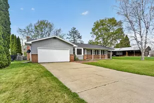 210 Chanticleer Trail, Lansing, MI 48917 - Photo 2