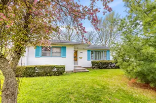 121 Geneva Ave, Battle Creek, MI 49037 - Photo 2