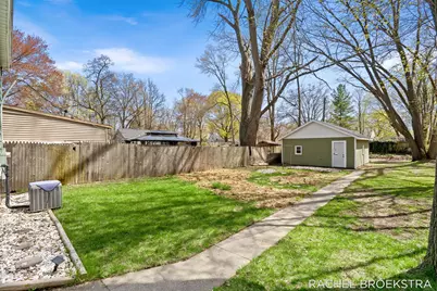 817 W Dale Avenue, Muskegon, MI 49441 - Photo 38