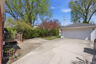 1882 Kenmore Dr, Grosse Pointe Woods, MI 48236 - Photo 6