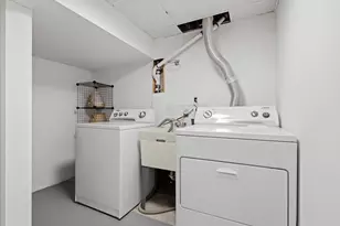 1882 Kenmore Dr, Grosse Pointe Woods, MI 48236 - Photo 20