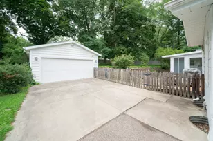 433 Jennison Ave, Kalamazoo, MI 49006 - Photo 2