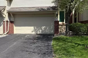 38320 Saratoga Cir, Farmington Hills, MI 48331 - Photo 2
