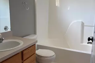38320 Saratoga Cir, Farmington Hills, MI 48331 - Photo 20