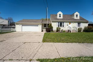 141 Highland Dr, Rockford, MI 49341 - Photo 2
