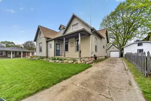 206 Exchange St, Marshall, MI 49068 - Photo 2