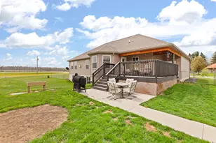 9201 Walnut Dr, Tipton, MI 49287 - Photo 8