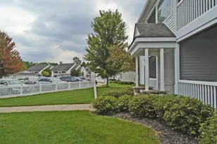 2800 S Knightsbridge Cir, Ann Arbor, MI 48105 - Photo 2