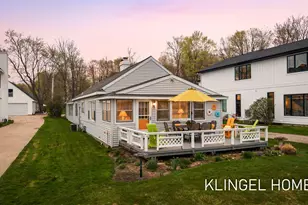 16527 Lakeview St, Spring Lake, MI 49456 - Photo 2