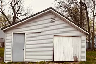 210 S Division Ave, Fremont, MI 49412 - Photo 4