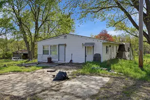 1928 S 35th St, Galesburg, MI 49053 - Photo 4