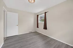 385 Hollywood Dr, Saline, MI 48176 - Photo 16
