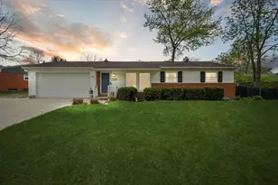 385 Hollywood Dr, Saline, MI 48176 - Photo 4