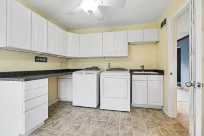 15698 Oakhill Court, Livonia, MI 48154 - Photo 12