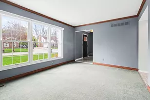 15698 Oakhill Ct, Livonia, MI 48154 - Photo 4